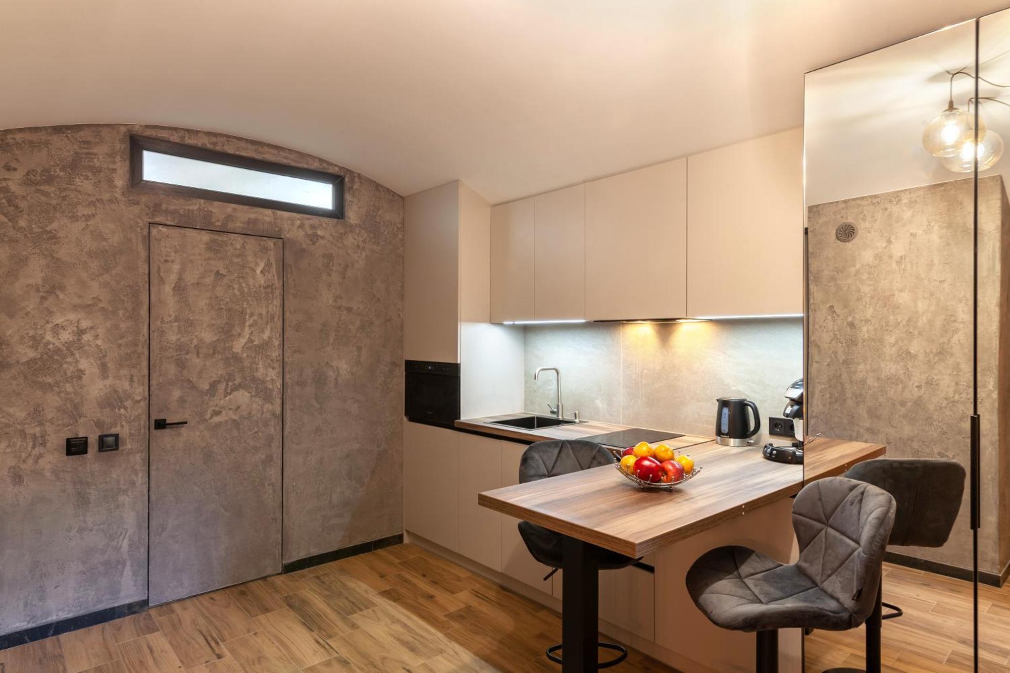 Royal Hot Jucuzzi Apartment Lviv Exterior photo